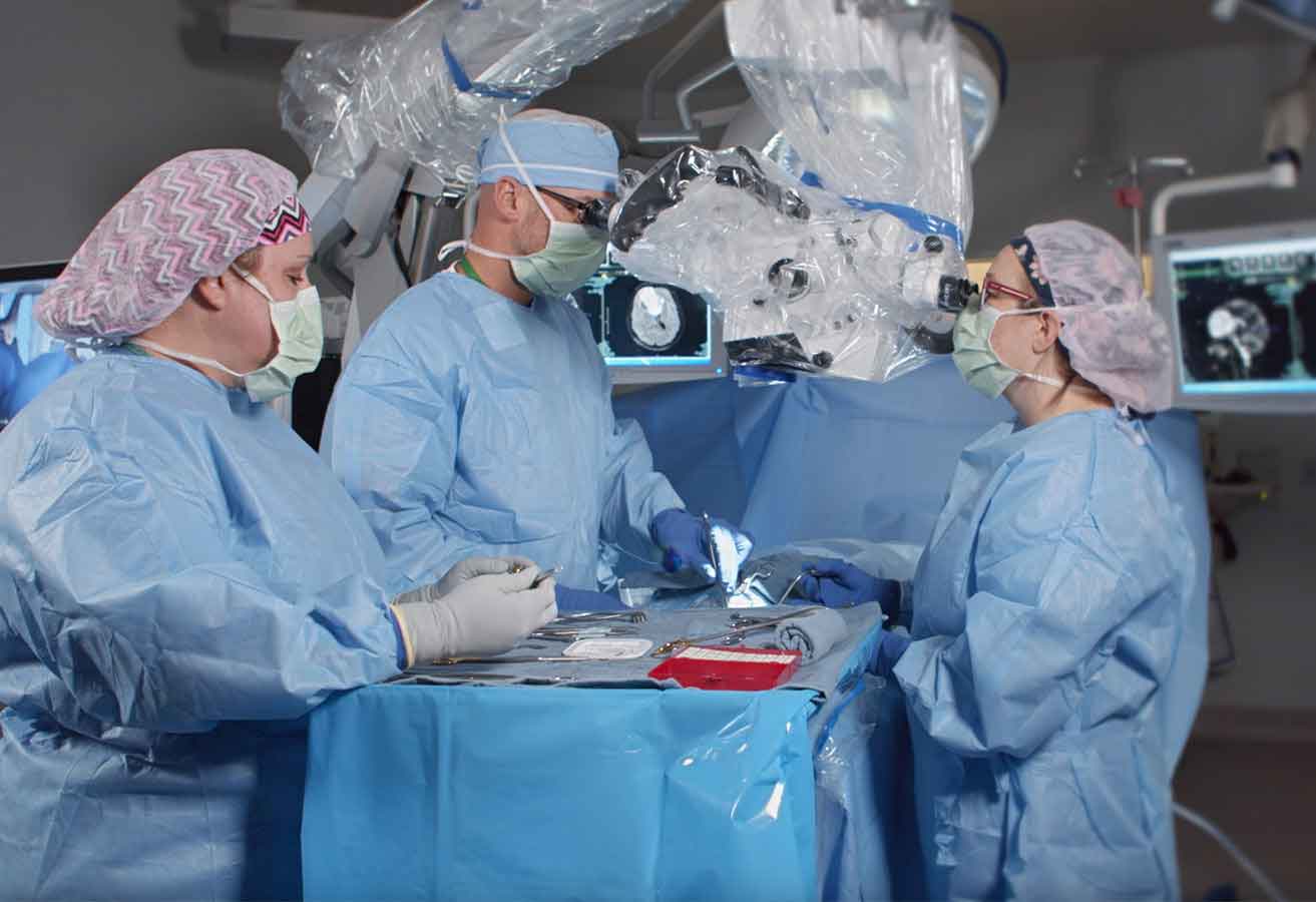 Brain-Tumor-Program-Hero Brain surgeons performing a procedure on a patient.