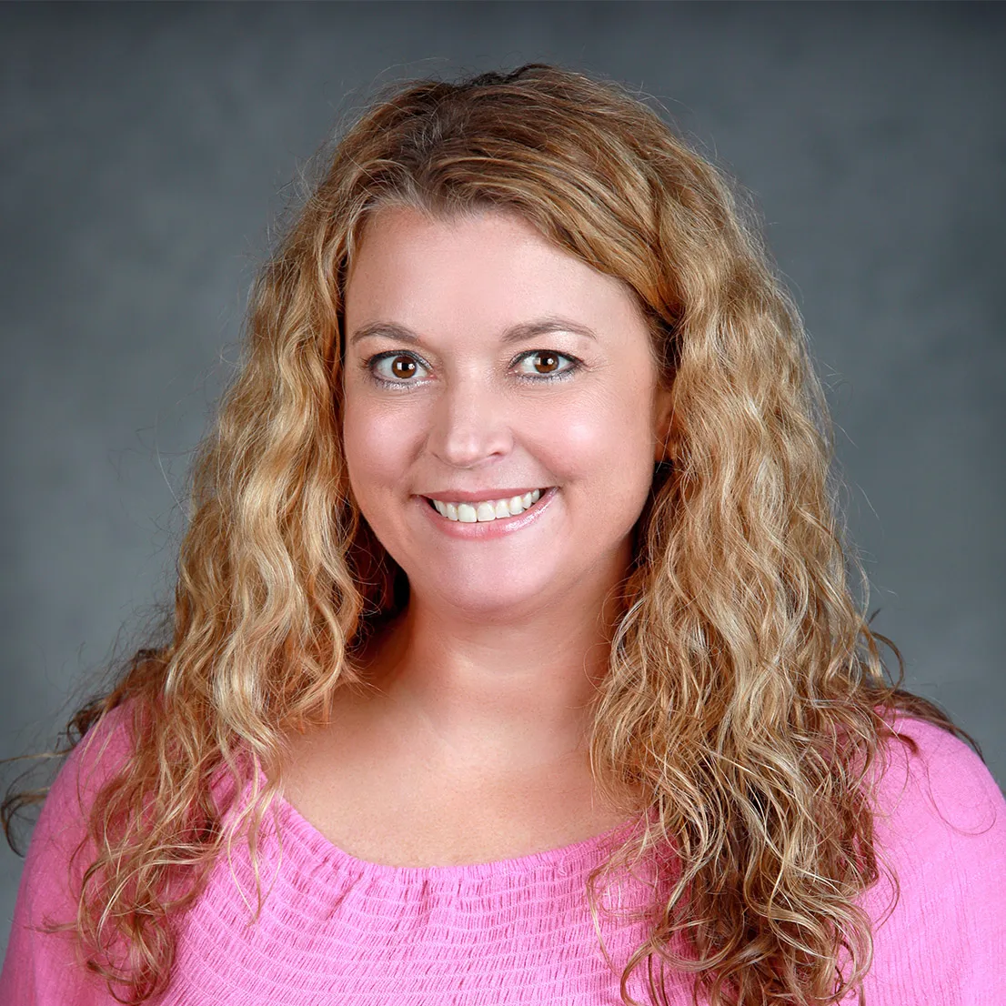 Headshot of Mindy Smith